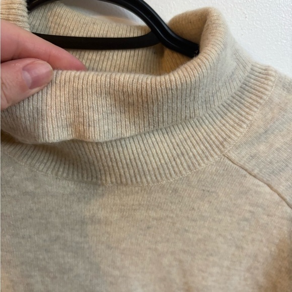 H&M oversized turtleneck sweater in wool size medium - Picture 3 of 8